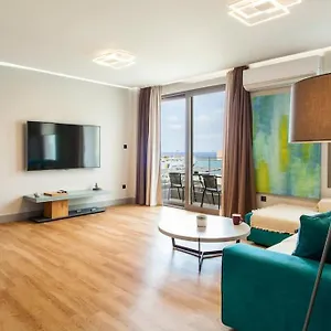 sea-view-chic-minimal-flat-over-heraklion-harbour.rethymnohotels.net/